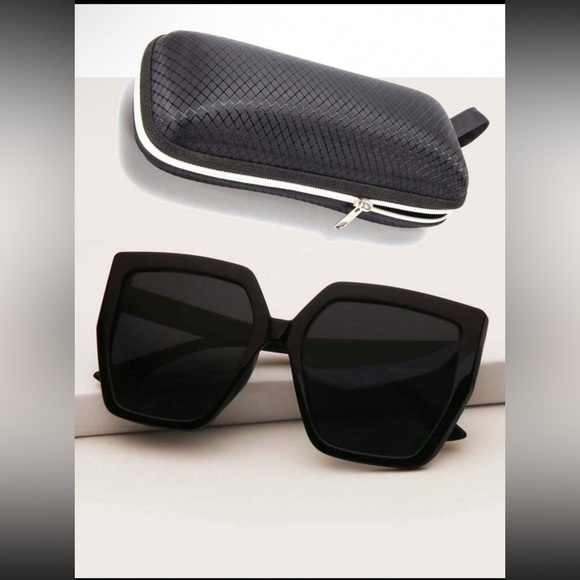 LARGE FRAME DARK SHADES SUNGLASSES - Picture 1 of 5